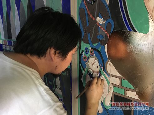 乌鲁木齐园画师正在绘制壁画