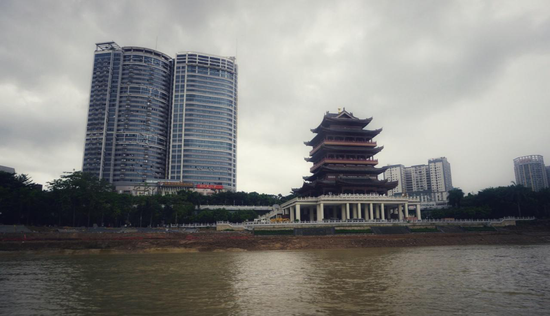 雨中游邕江 莫果蕾/摄