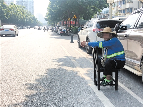 路边泊位收费员如有违规行为将被严惩