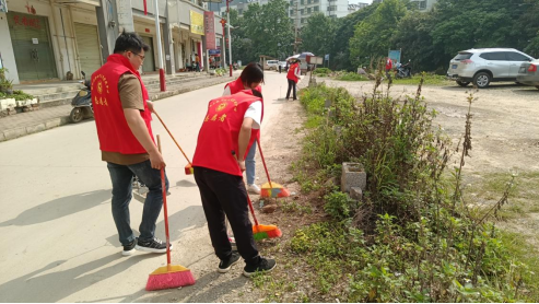 县民政局志愿者在御龙湾、华银三期开展环境卫生大扫除