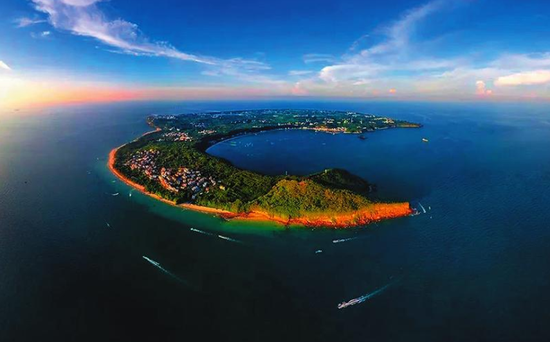 涠洲岛南湾鳄鱼山景区拟确定为国家5A级旅游景区 覃坚摄