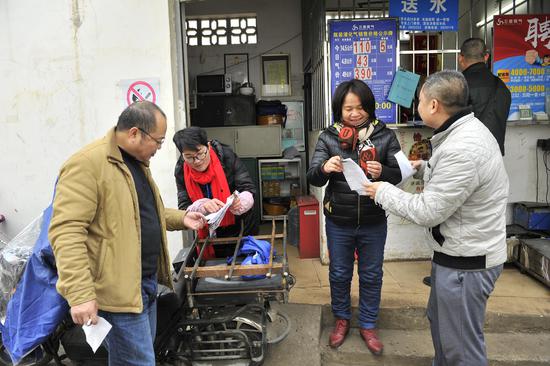自治区住房城乡建设厅检查组到燃气企业检查是否开展防范一氧化碳中毒工作