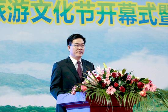 县委书记韦业葵致开幕辞