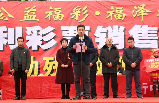 南宁市福彩中心徐辉龙主任在活动开幕式?#29616;?#36766;