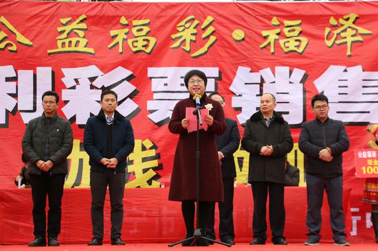 横县人民政府宁宇副县长在活动开幕式上?#19981;? width=