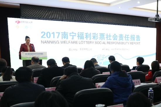 南宁儿童康复中心主任韦美宾作为福彩公益金项目单位代表在发布会上发言