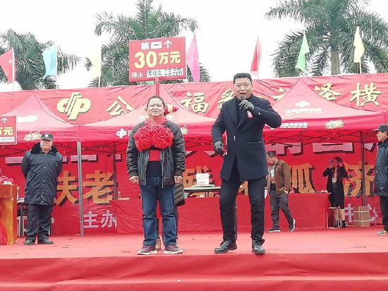 12月31日在活动现场爆出第一个30万元大奖