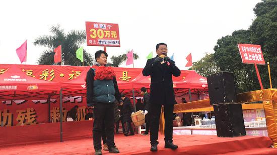 1月3日在活动现场中出第二个30万元大奖