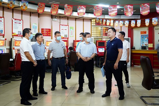 韦力行副厅长(右三)率队到北海钦州调研中福在线停销等工作