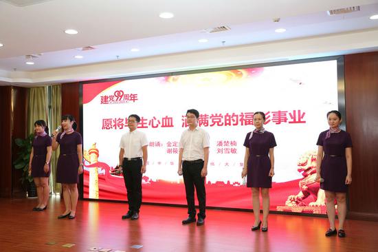 参赛选手热情讴歌党走过的99年光辉历程和取得的丰功伟绩。
