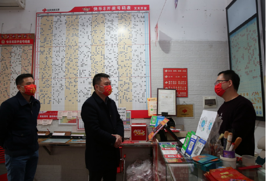 (图二:调研组在南宁市青秀区福彩投注站调研走访)