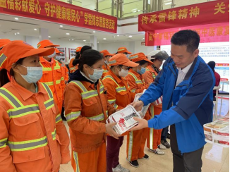 春风送暖,关爱环卫工人。