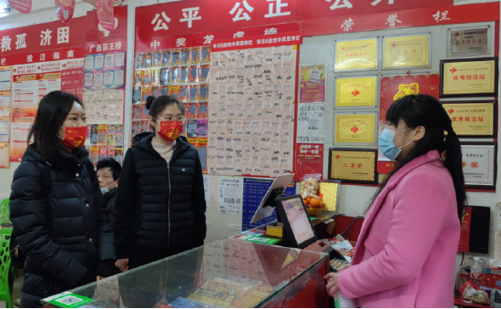 (图五:调研组在南宁市武鸣区福彩投注站调研走访)