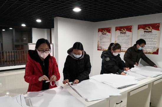 加班张贴疫情防控公告