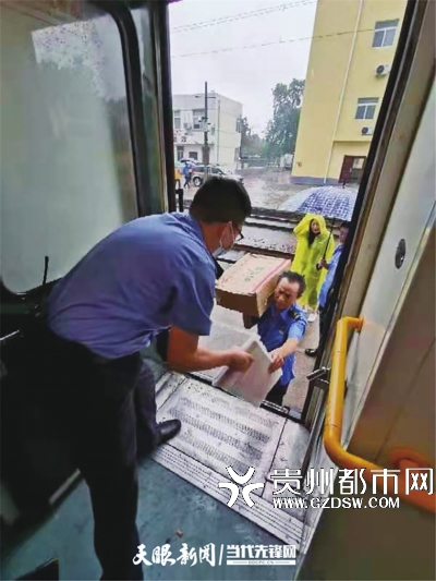 7月21日早,又一批物资送到
