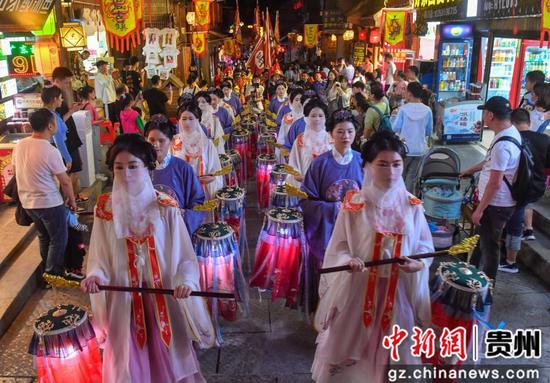 “大明志。英雄赋”巡街活动。