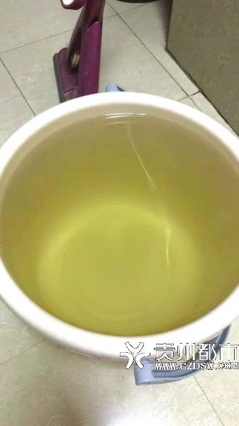 发黄的自来水