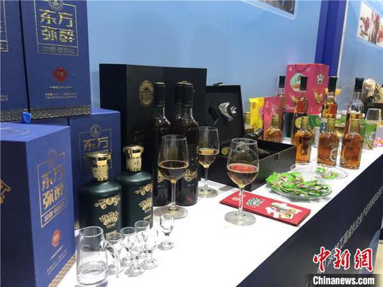 图为会场展示的贵州特色农产品加工而成的产品。 杨茜 摄