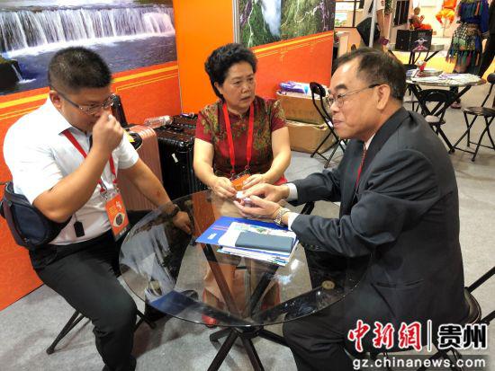 贵州省代表团与台方业界进行交流洽谈。