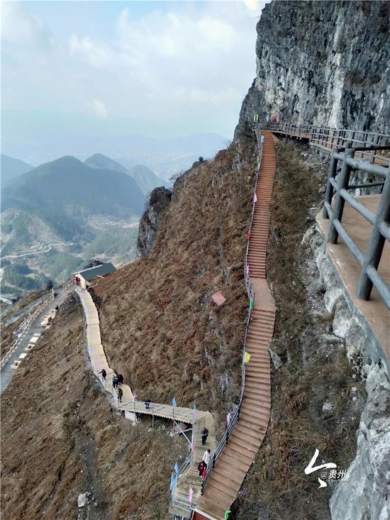 大圣墩景区悬崖栈道