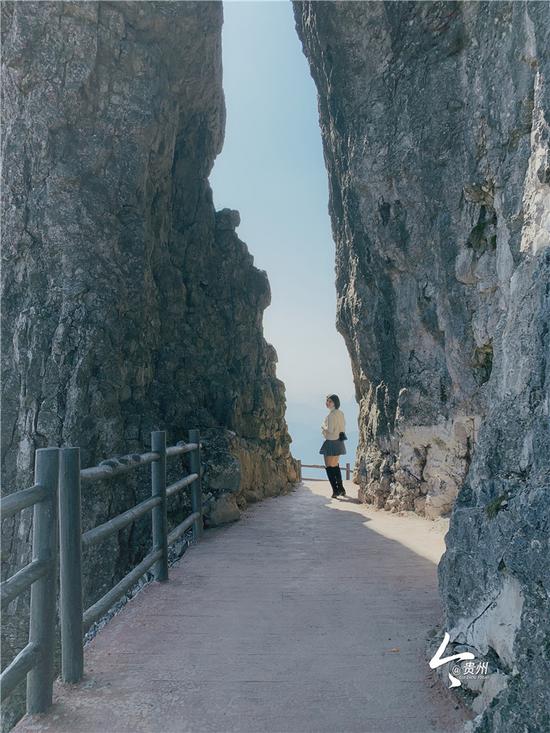大圣墩景区游客留影