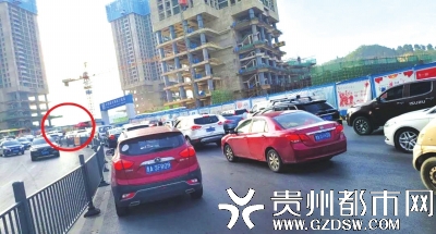 拆除护栏的位置(图中画圈处)