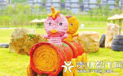 稻雕艺术“小火车”。