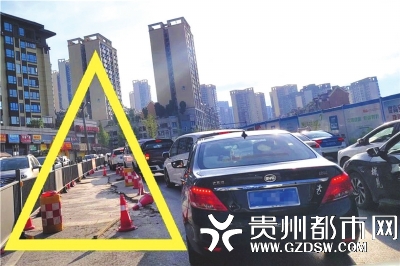 部分路面受损也是造成拥堵的原因之一