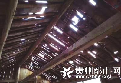 乌尧村受损民房。