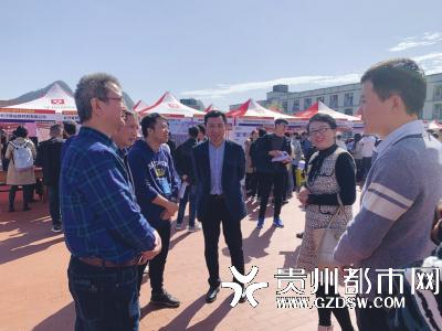 2020贵州省高中学校_六盘水市第十中学在2020年贵州省校园路跑比赛中勇