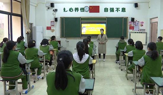 学龄人口变化_家乡的变化手抄报