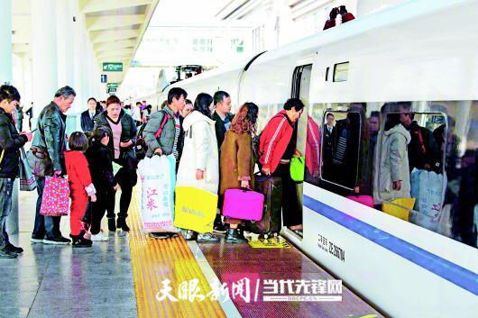 成贵高铁黔西站,开通20天迎送14万人 罗兴祥 杨斌 摄(贵景网发)