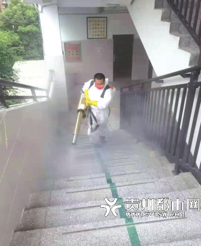 贵阳市第十七中学进行消杀工作