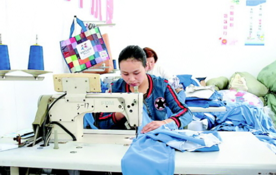 纳雍县白水河社区服装加工扶贫车间