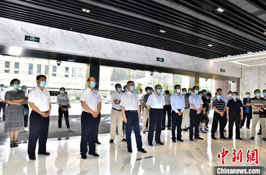 调研组一行实地调研贵阳市公安局块数据指挥中心、体验展示中心。王晓琳 摄