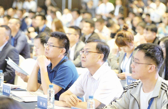 听了演讲,又有收获。 贵州日报当代融媒体记者 刘先诚 摄