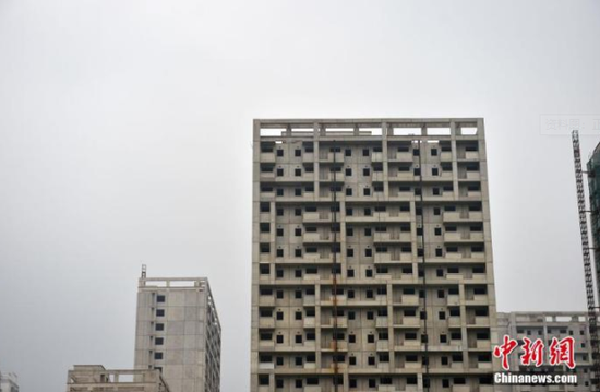资料图:正在建设中的公租房项目。