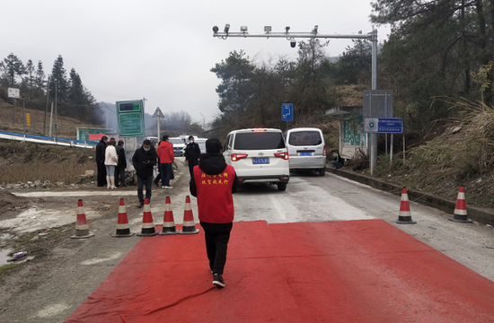 龙里县洗马镇镇人口_龙里县洗马中学照片(2)