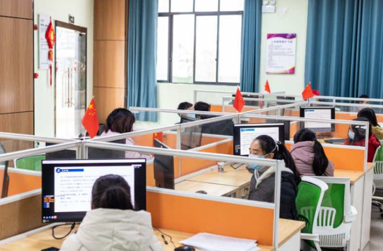 铜仁万山旺家信息科技有限公司办公环境(铜仁万山区委宣传部供图)