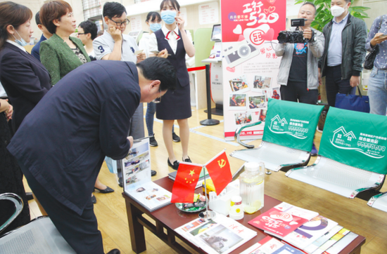 省总工会及各行业代表参观考察。