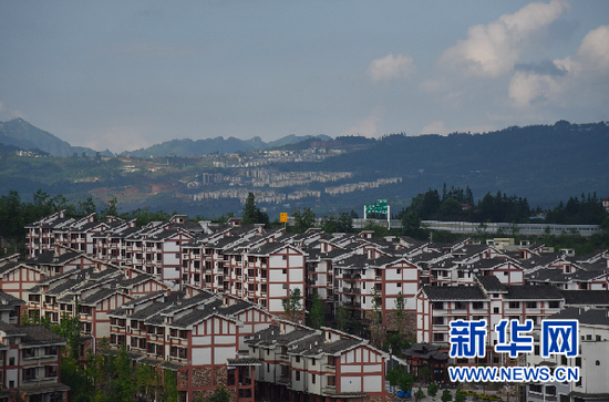 2020年6月19日拍摄的贵州省普安县布依茶源小镇易地扶贫搬迁安置点。新华社记者 施钱贵 摄