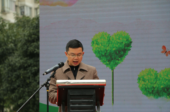 贵阳市文明办副主任龙华致辞
