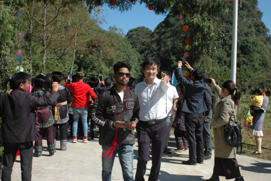 周覃镇人口_三都县周覃镇小年图片