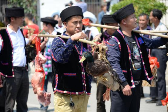 苗族儿女聚贞丰 欢庆“二月二”走亲节 苗族儿女聚贞丰 欢庆“二月二”走亲节