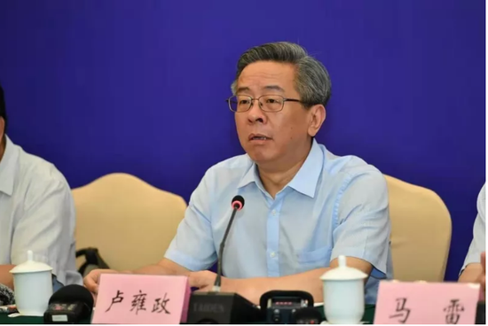 贵州省人民政府副省长卢雍政作主题发布