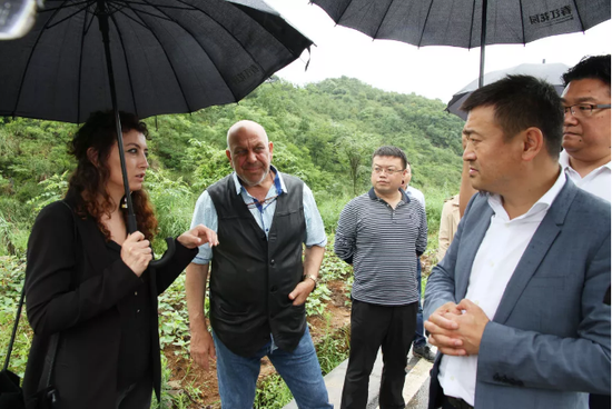 “一带一路”中国-保加利亚农业玫瑰产业合作项目客商在六枝特区考察