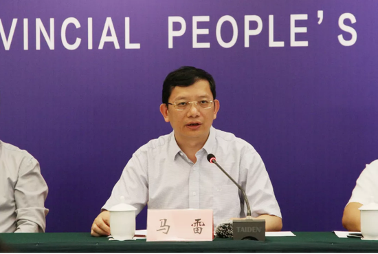 贵州省产业大招商工作领导小组办公室主任、贵州省投资促进局党组书记、局长马雷答记者问
