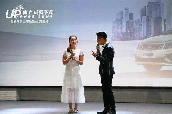 车主代表分享向上故事,感动场下观众。
