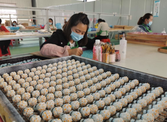 荔波小七孔镇村民就近就业