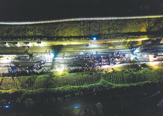 川黔线南白镇施工现场。